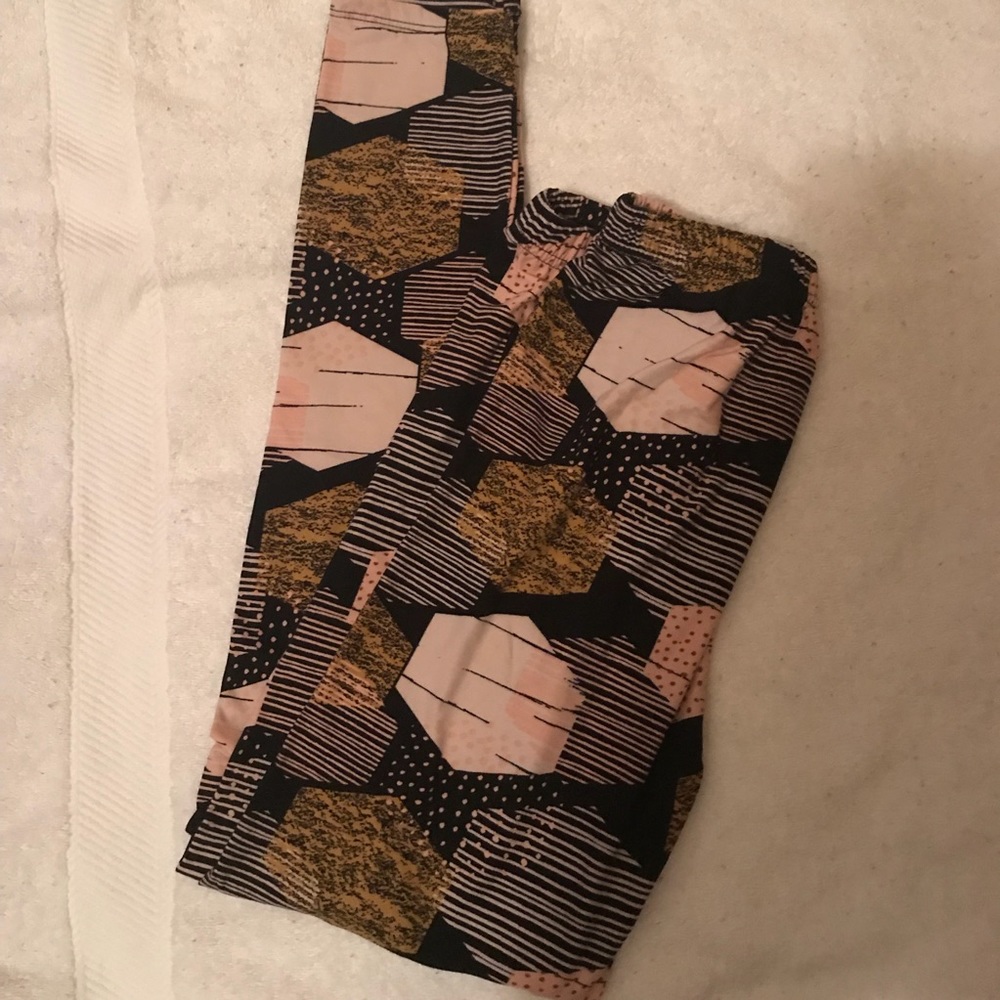 Agnes and Dora black with hexagon patterns